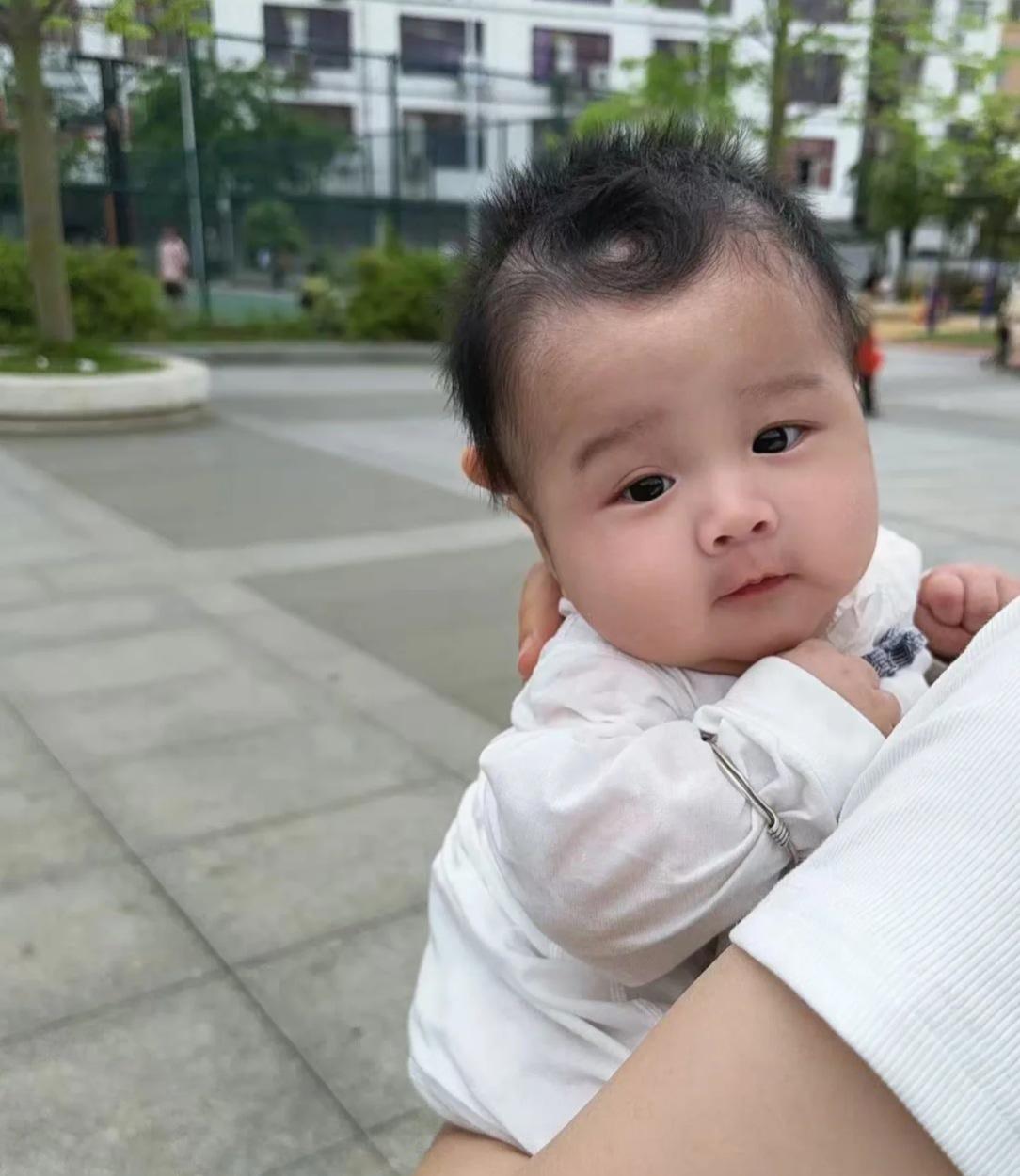 这孩子长大了应该留个什么发型哟？