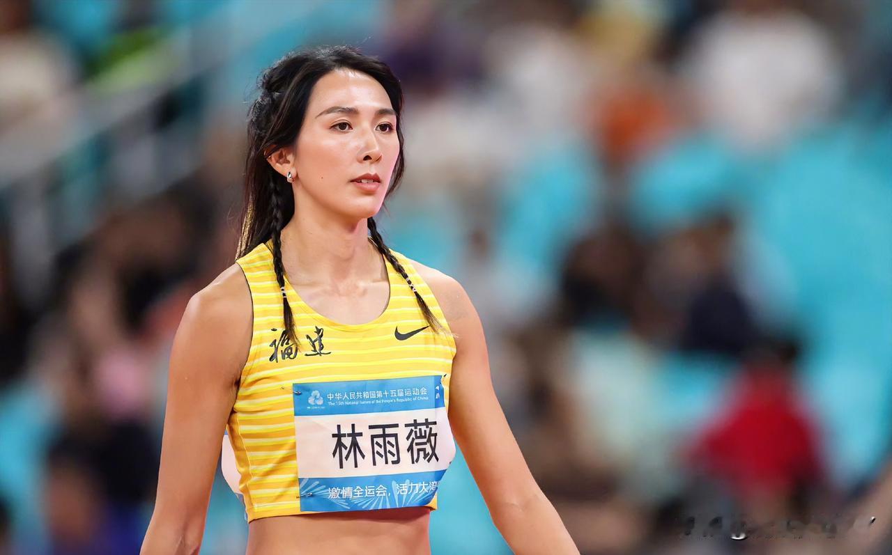 一句话，却意外展现了林雨薇的格局！林雨薇接受采访时说吴艳妮是决赛8人中压力