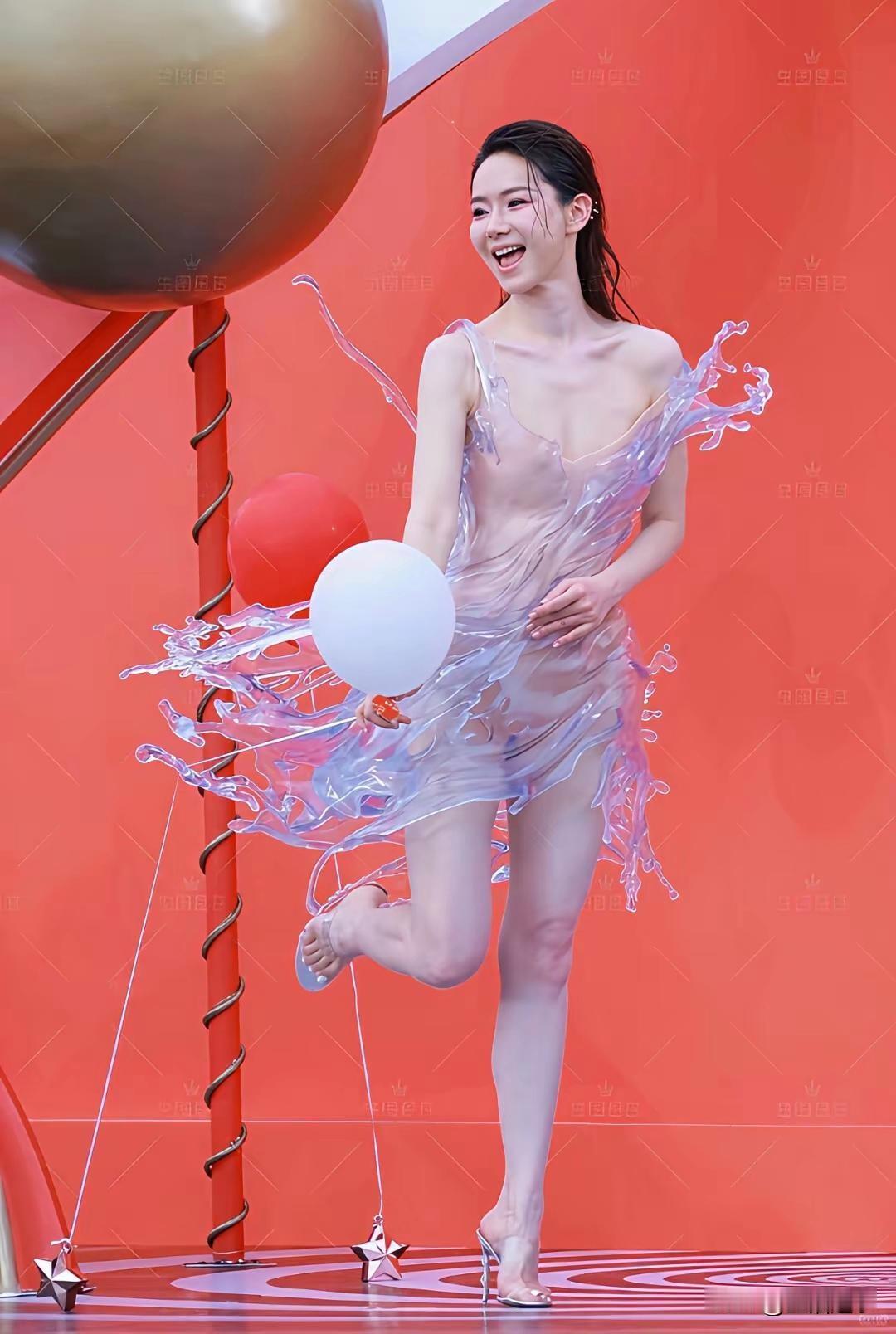 戚薇活成了一股清流
