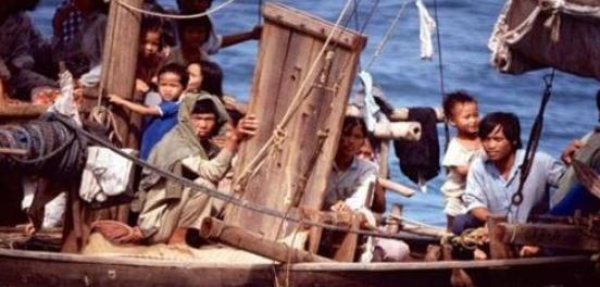 1975年后，20万越南难民逃进香港，香港全部接收了，给了他们香港身份，听说他们