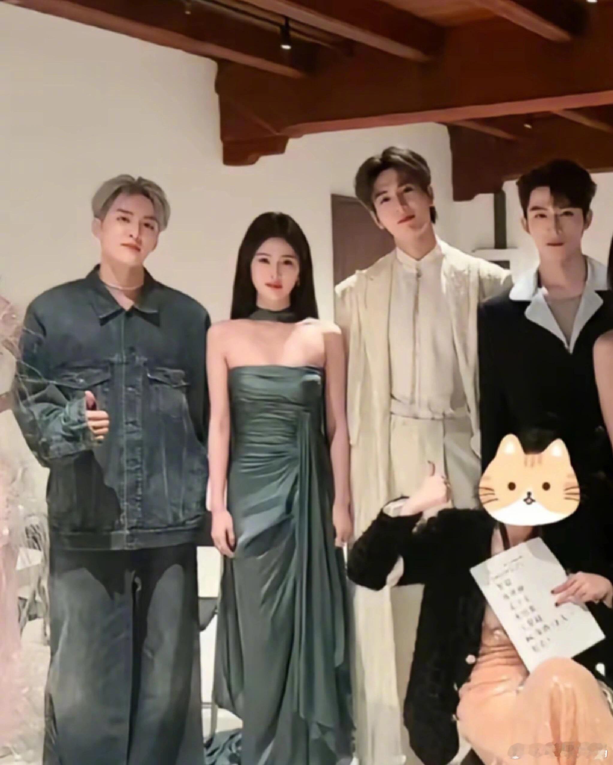 唐宫奇案破万白鹿破万四连拍这张合照已然成为神图，白鹿和她的三部破万剧男主