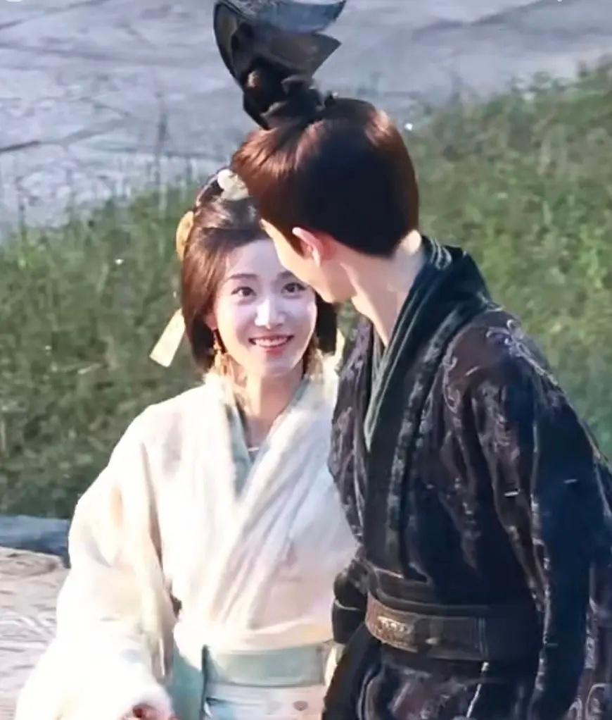 卢昱晓这角色不是冷艳女主吗？怎么演成花痴了​​​