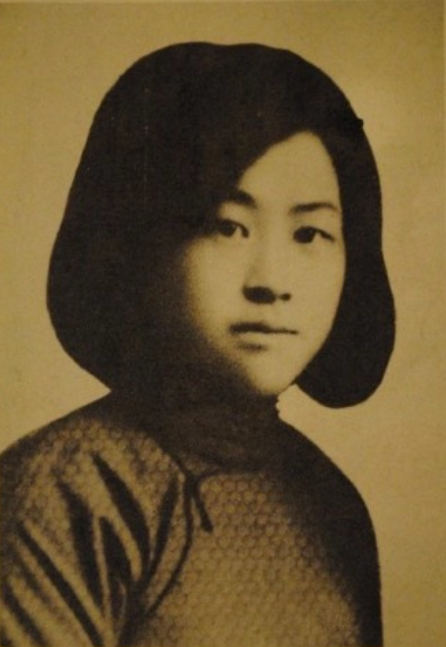 1938年3月19日，地下党金凤英坐火車去哈尔滨，火车上，她发现有4个特务一直在