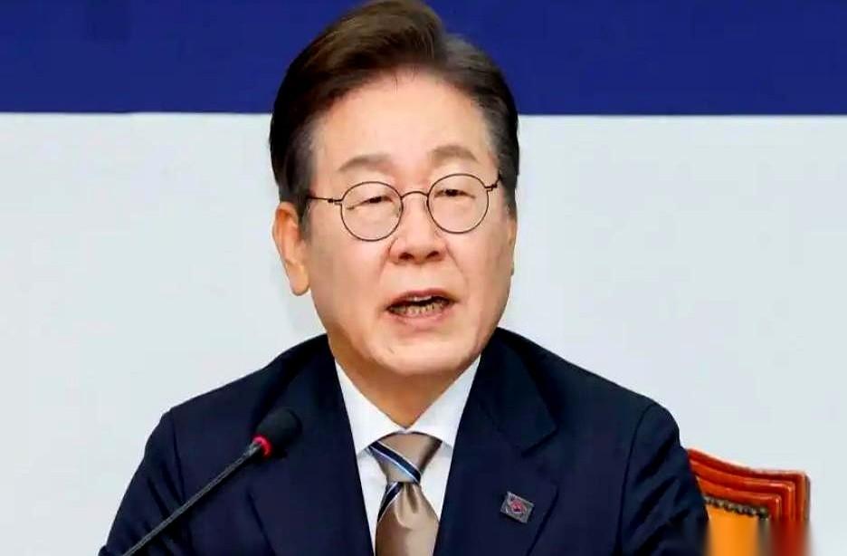 韩国的李在明，最近在北约峰会上，当着所有人的面，送了两句话。他扫了一眼会场，确