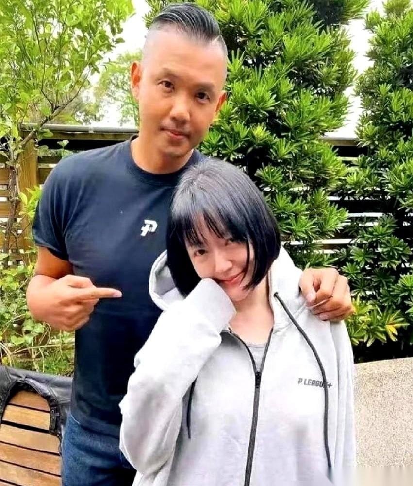 陈建州追范玮琪的时候，前女友大S直接坐在车后座盯着她看。后来男方才坦白说是前任