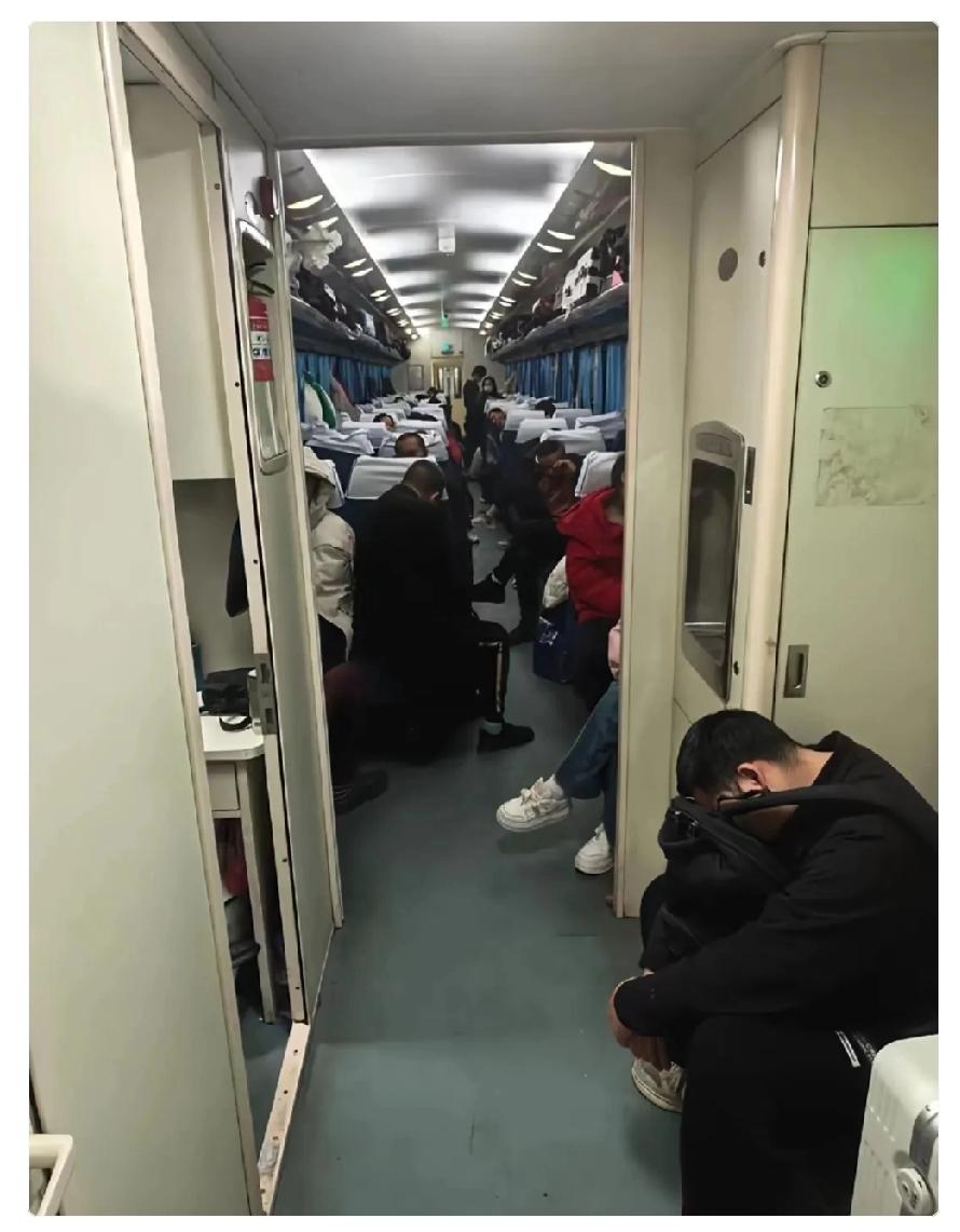 大伙有没有发现，今年春节返程的时间不太对劲啊!以往过年，返程起码都得初七，初八