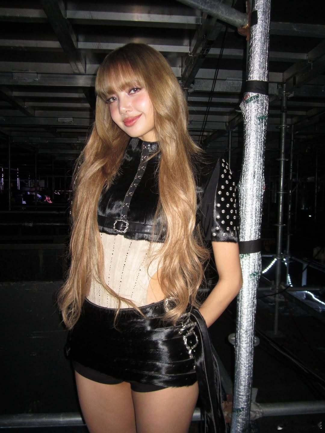 揭开Lisa铁刘海神奇面纱有没有刘海都辣得尖叫的Lisa🙀🙀​​​