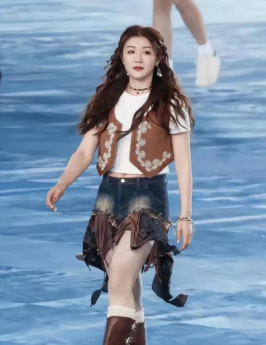 我突然发现了奥运冠军陈梦的一个问题，就是她哪里都挺好，唯独她的腿有点粗，从她最近