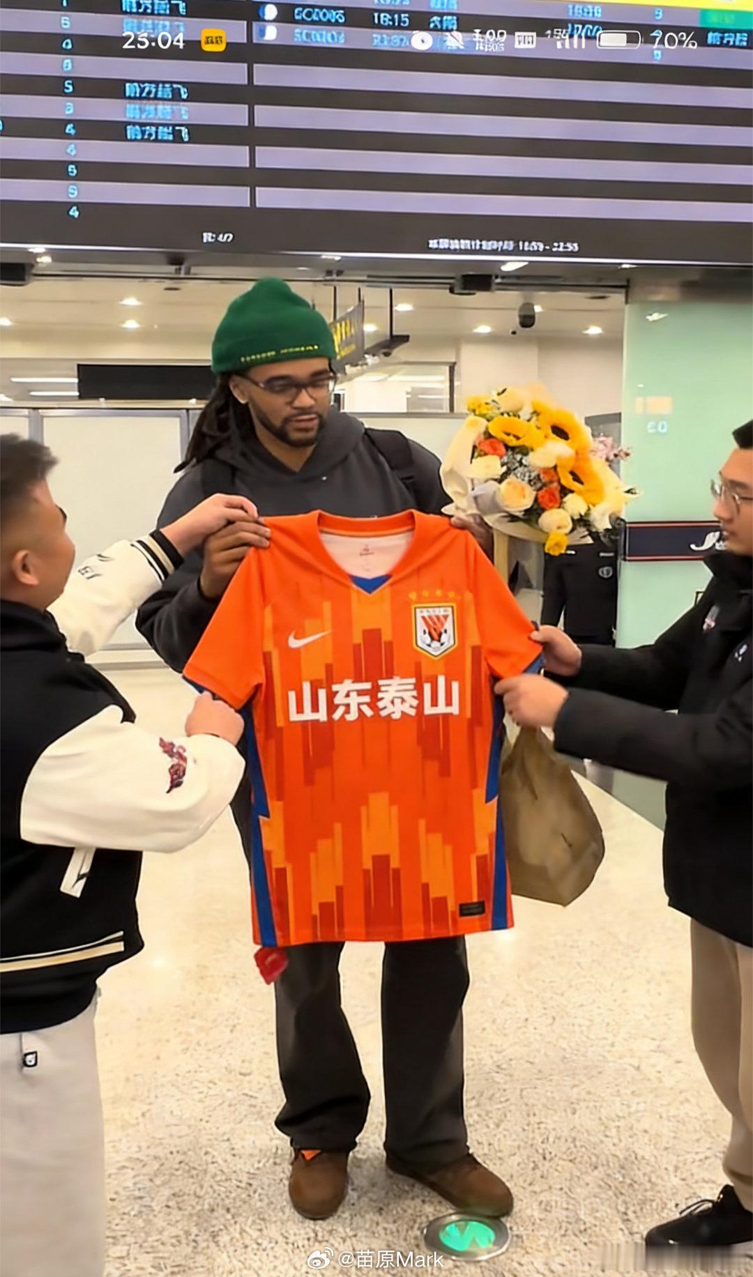 中超联赛看把山东球迷逼成啥样了