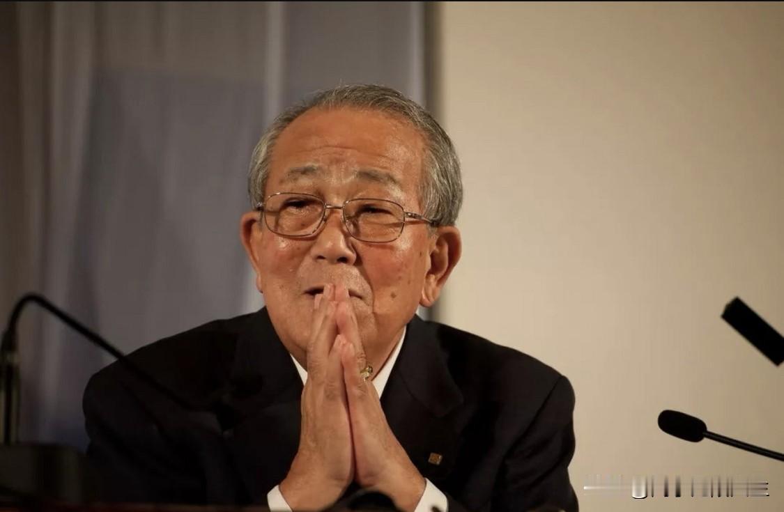 稻盛和夫曾说：“苦难不会没完没了，当然幸运也不会永远持续。得意时不忘形，失意时不