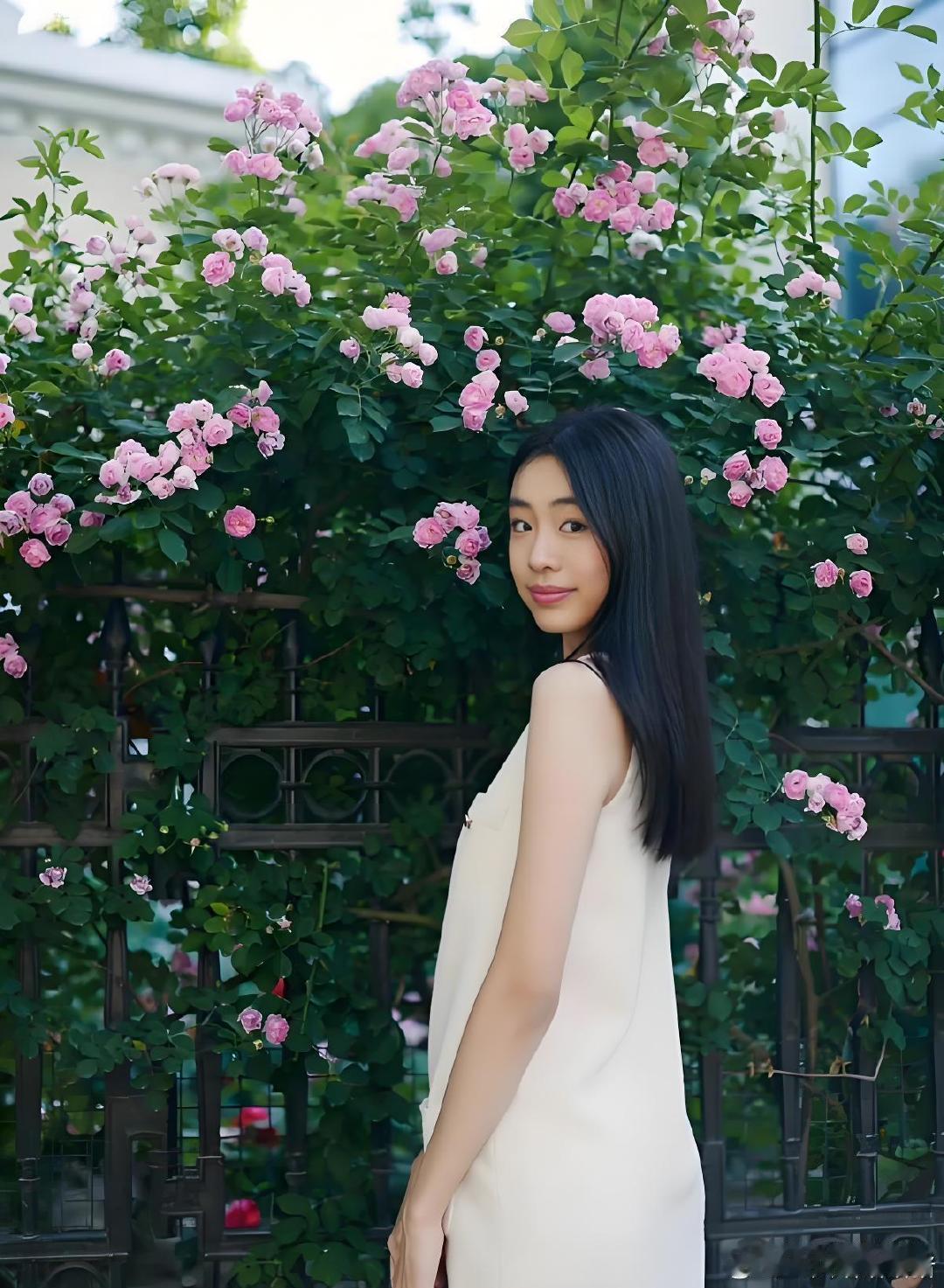 佟大为三个孩子现状：大女儿179cm长着模特高冷脸，二女儿小眼睛，16岁钢琴八级，小儿子10岁155