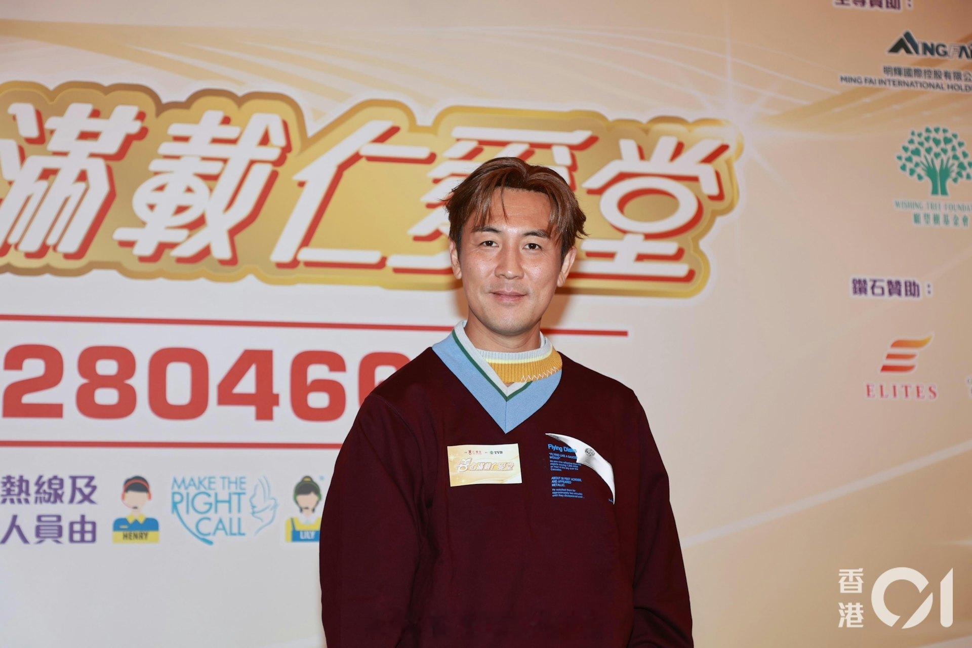 狄龙姜大卫世纪破冰同框震惊网民谭俊彦：随着年纪大都不记得了近日，网上流传一张狄