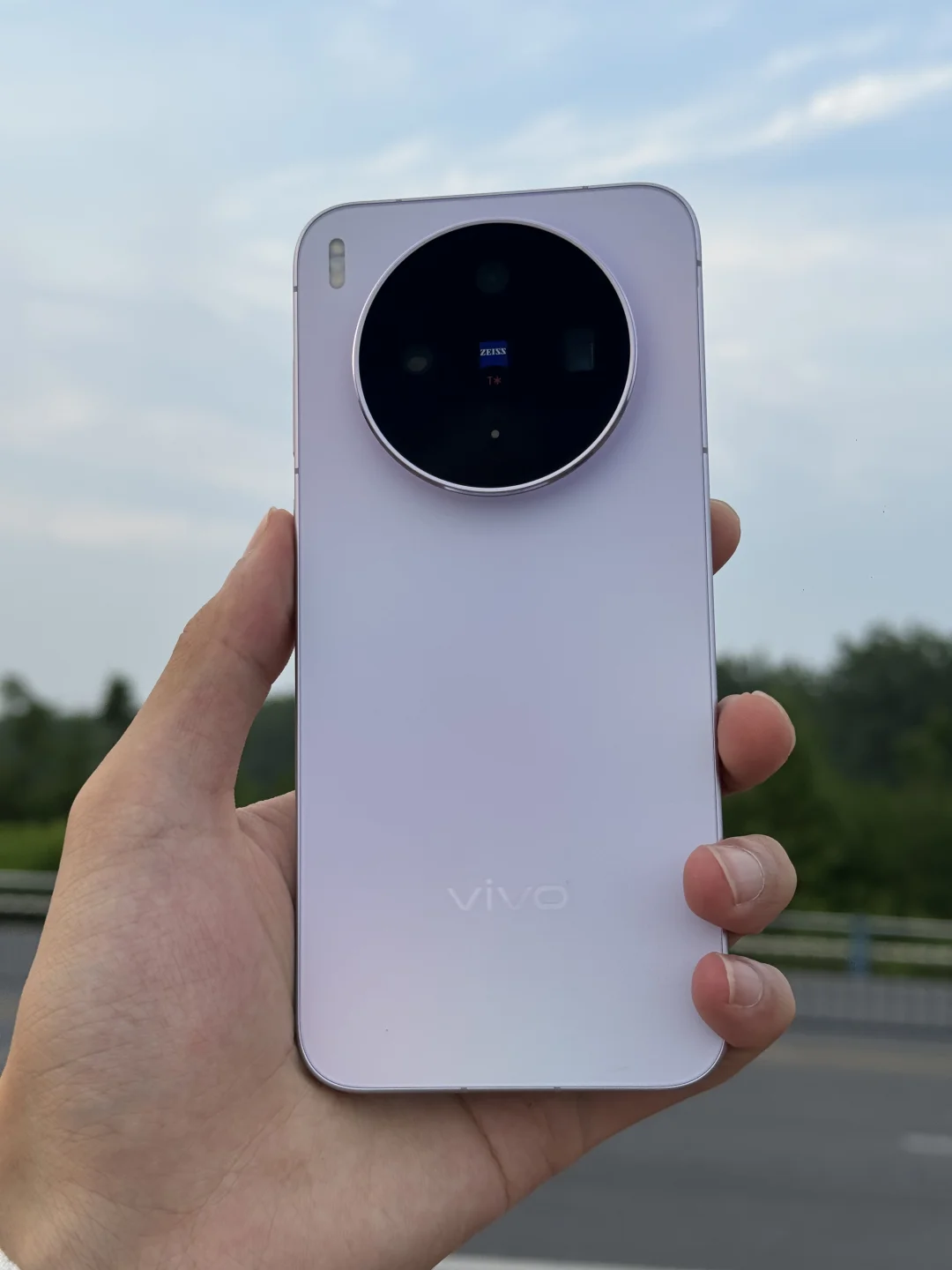 就差没明说了 vivo用户这次估计都要傻眼了。 算起来vivoX300...