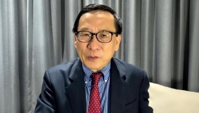 “中国难道不虚伪？”一非洲留学生在节目曾逼问，中国太虚伪，就帮我们国家建了座议