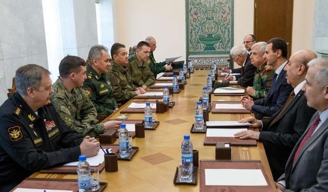 美军全世界第一，为什么美国没有出现军政府？原因很简单，美军上上下下的饭碗都捏在国