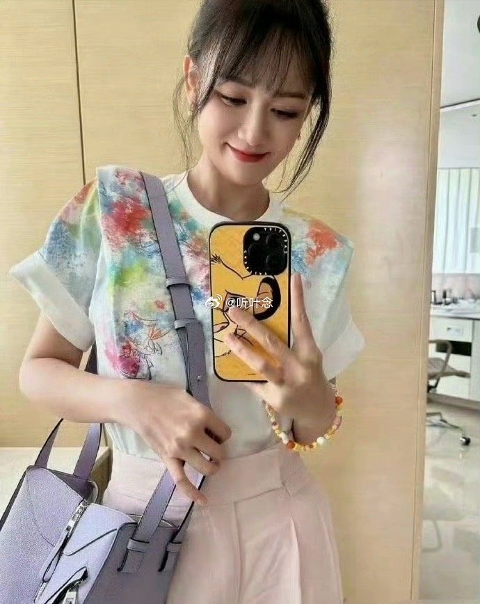 不得不承认，陈乔恩这婚结的太高质量了，每次的出现都比上一次年轻十岁