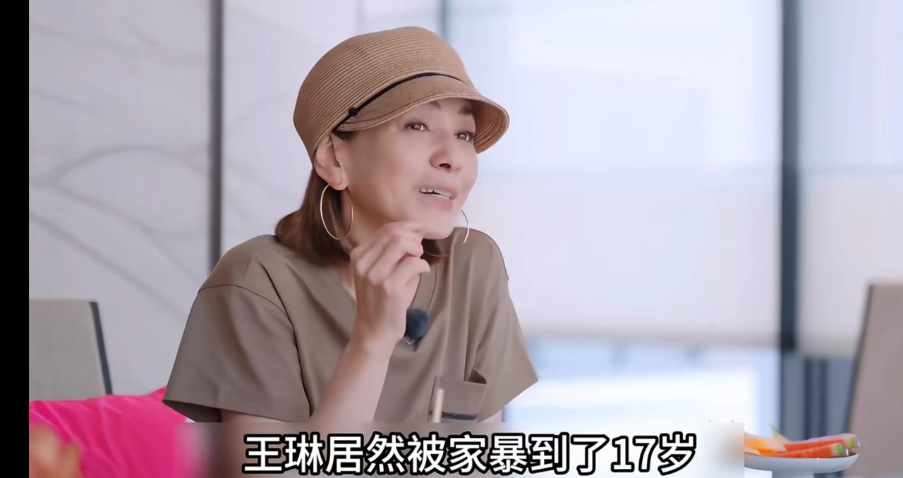 一个从小被家暴到17岁的孩子，长大还能如此反哺家庭，真的被她感动了！她的父母从