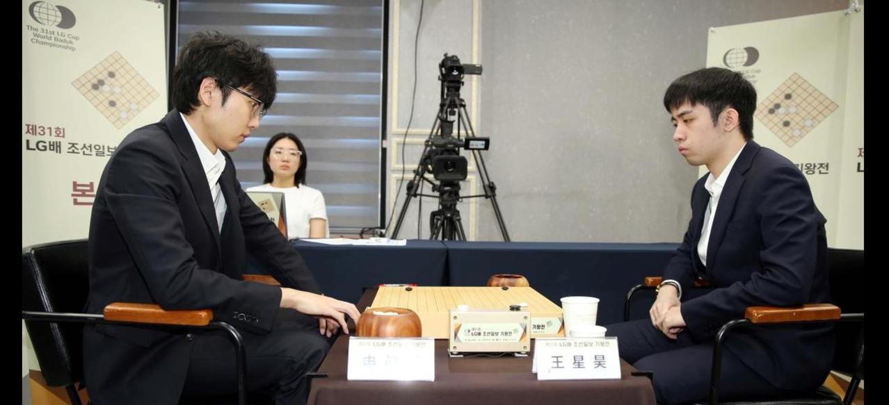 壮哉！仅用153手！王星昊执黑扫落申真谞！挺进三番棋决战！这是LG杯6月12日