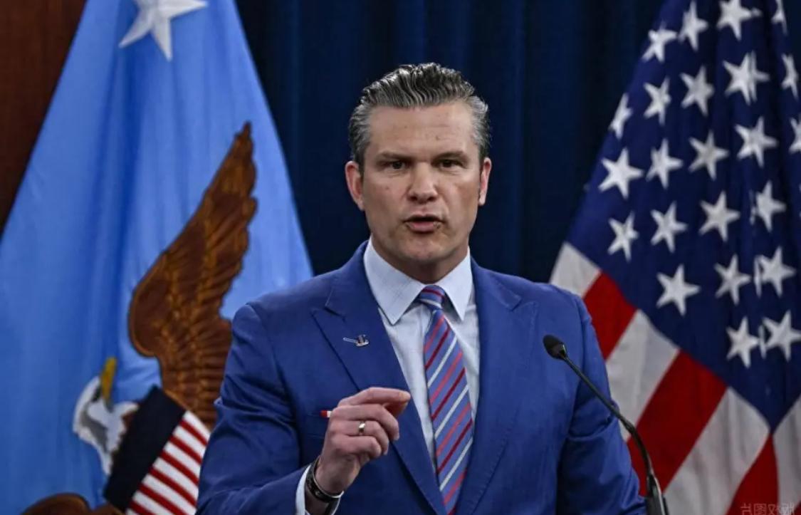 美国防长赫格塞斯在特朗普明年四月访华前夕，突然向中国发出三条“不”字承诺，试图给