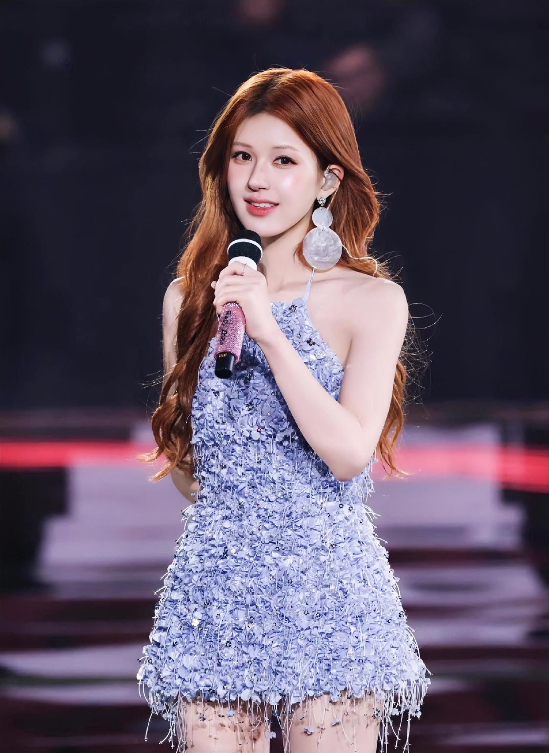 赵露思这一次，​把娱乐圈大半歌手都得罪了，​别人开演唱会疯狂圈钱，她办音乐会