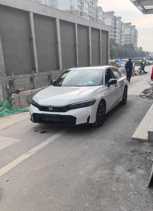 新入手思域开了几天，各方面目前还比较满意！