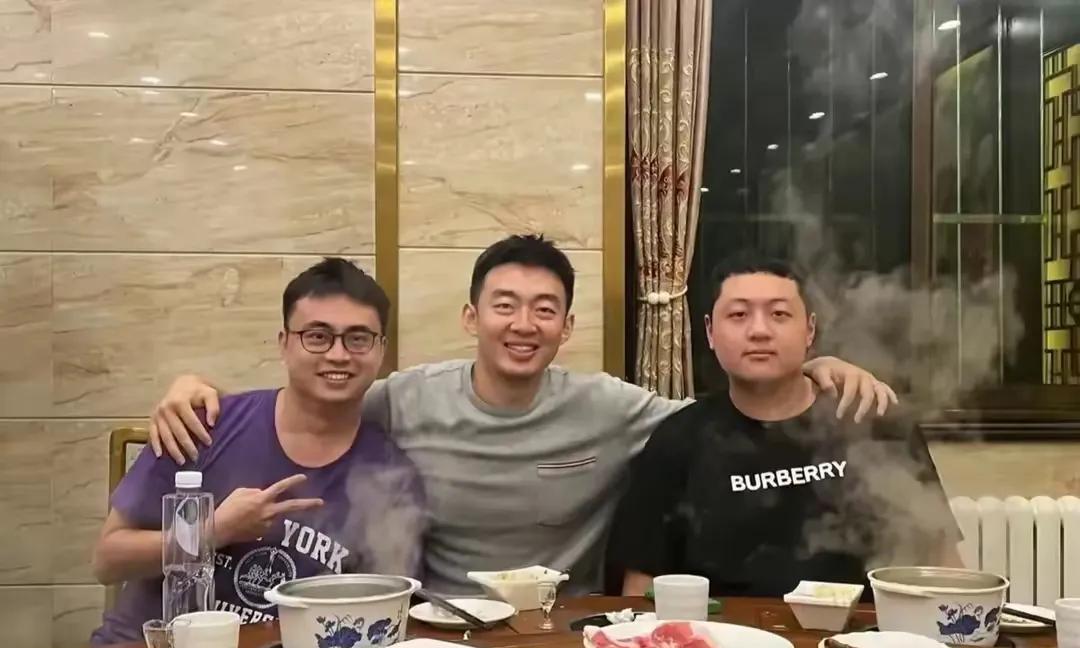 南京同曦真会做生意啊——去年震动CBA的三方交易，让南京同曦得到了祝铭震，而南京