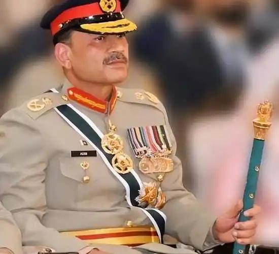 巴基斯坦一把手直飞伊朗，歼10全程保驾护航，成为两国“保命符”.. 近期巴基