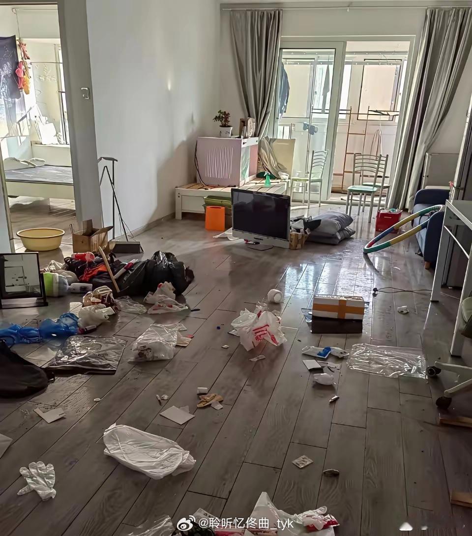 我的租客今天退租，我一进门就傻眼了。租客发信息说他没时间弄，1800押金不要了，