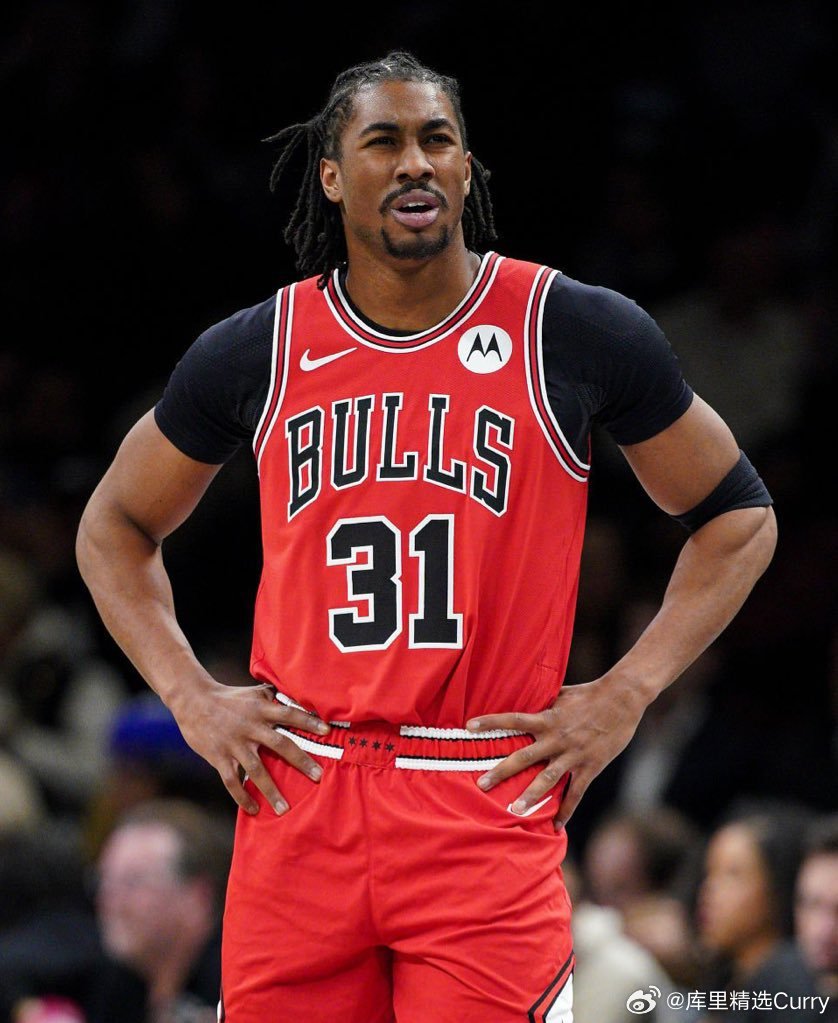 据芝加哥记者报道，杰登艾维在3月26日曾告诉公牛队的球员表现负责人，他的膝盖已经