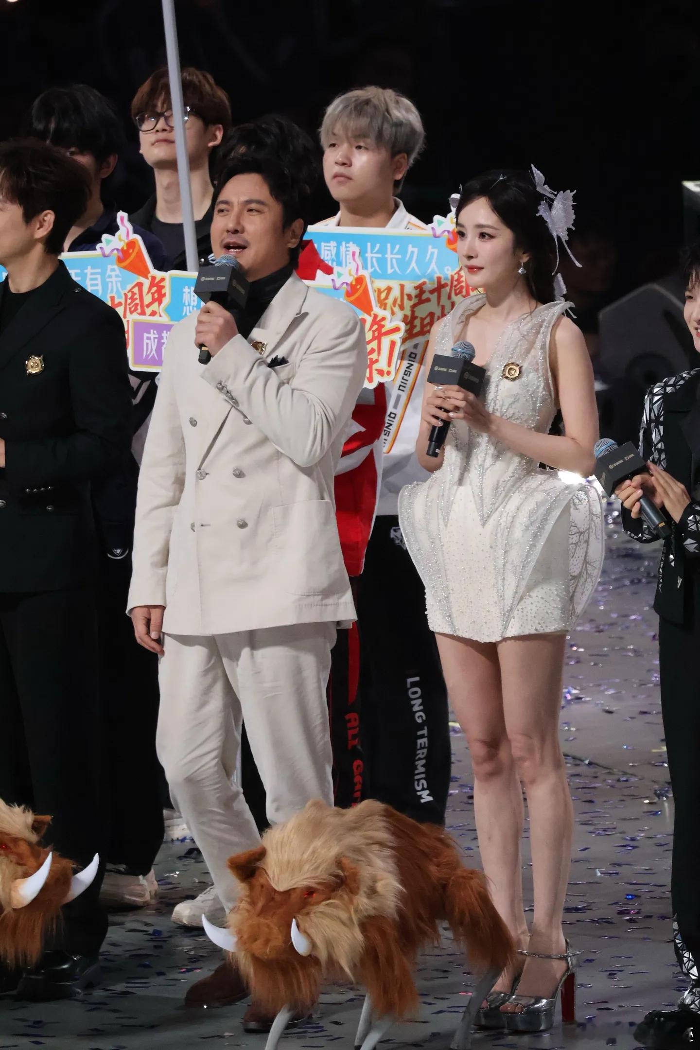 王者荣耀共创之夜杨幂今晚真的美出新高度😍😍😍