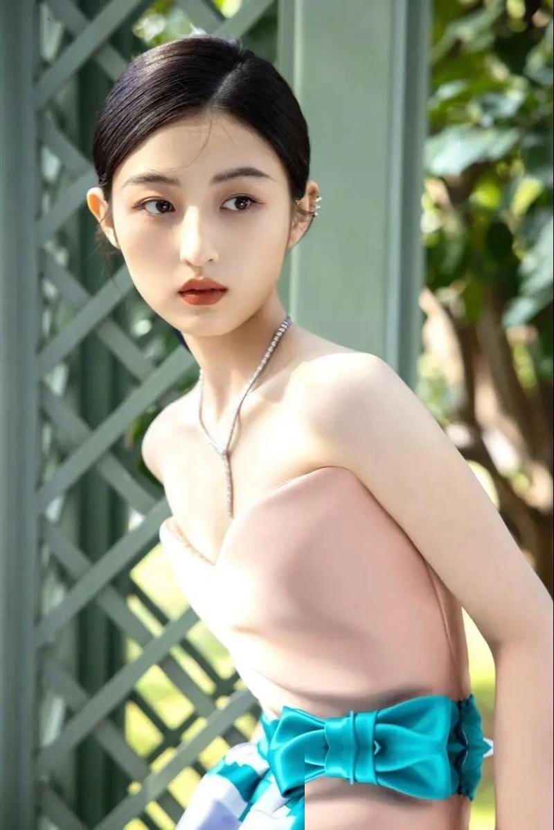 百花奖这场神仙打架的红毯看得人眼睛都直了，各大当红小花全员高定出场，气场直接拉满