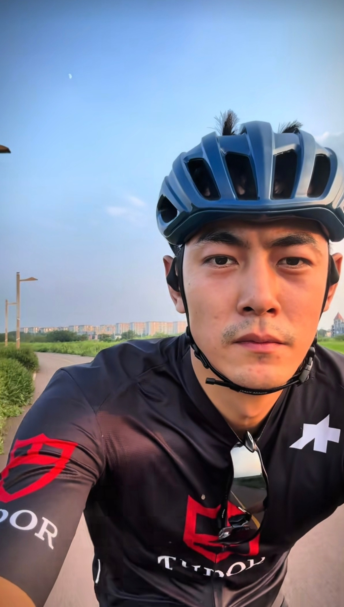 纪凌尘感觉也挺帅的，但是感觉一直不温不火的，这是为什么呢​​​