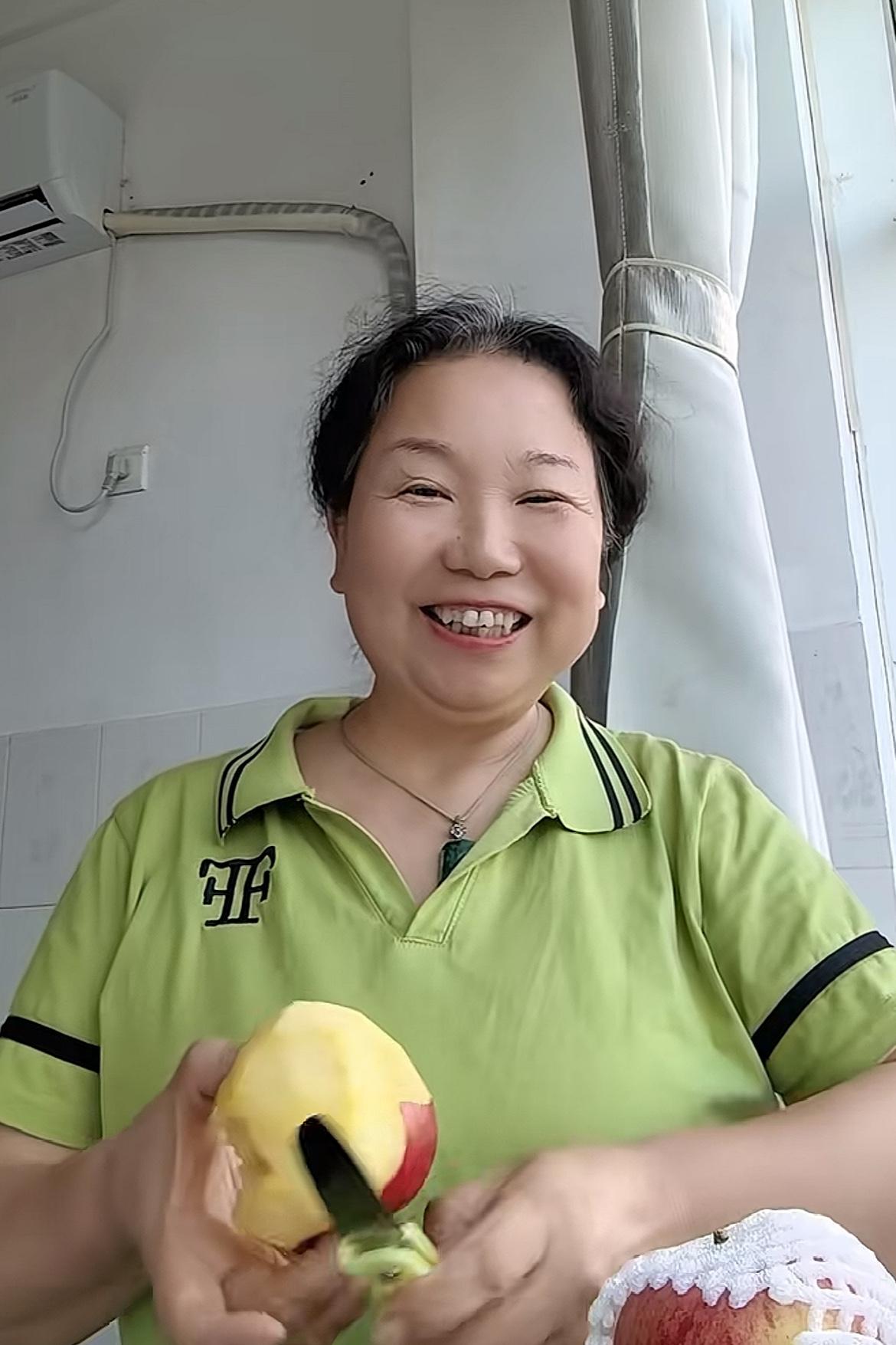 “杜新枝这两天为什么没有进去”大姨回复小星星，“没有人管，如果有人管，早就抓