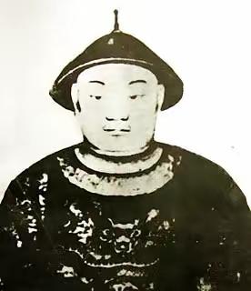 1682年，施琅收复台湾后，成了最大的包租公，康熙皇帝拿他没有办法，任由施琅留下