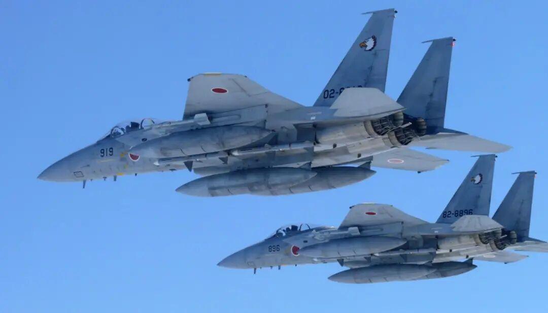 奇耻大辱？中国歼15把日本王牌按在天上摩擦，防卫大臣深夜破防！这事不是炒作