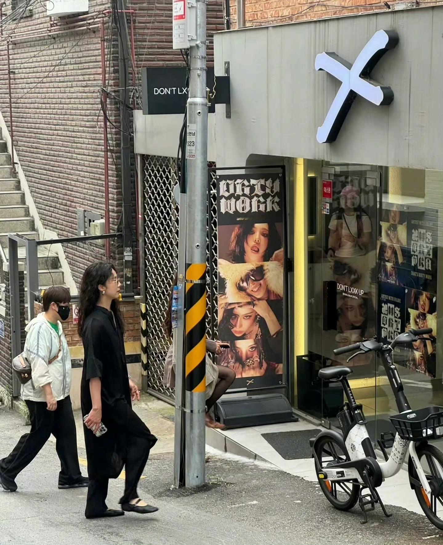 黄多多x卷发黑丝出镜，好美黄多多好漂亮​​​
