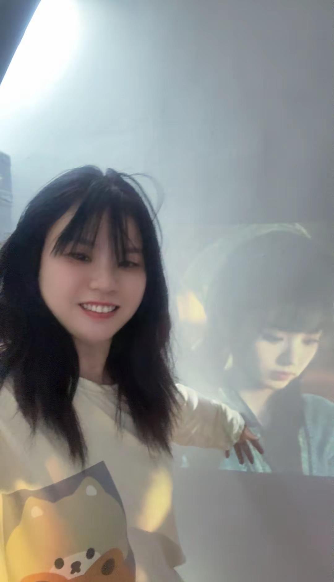 是快乐涨价了吗？以前喝一杯奶茶很快乐可现在不行了，得喝一点酒😊