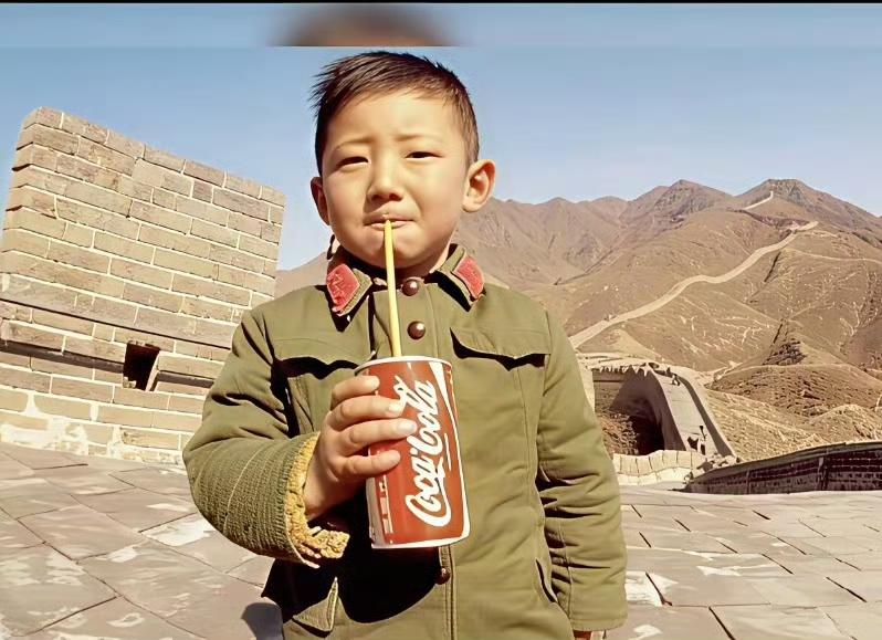 从可口可乐到蜜雪冰城：一百年，我们走了条反向的路1927年，一瓶贴着洋文标