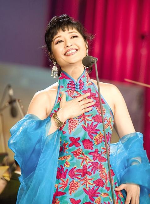 1987年，歌星殷秀梅嫁给程志，结婚当晚送走宾客，殷秀梅对程志说：咱们两个不合适