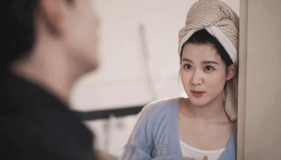 继张婧仪打火机与公主裙之后第二个戴浴帽好看的人出现了轧戏卢昱晓也太美了吧