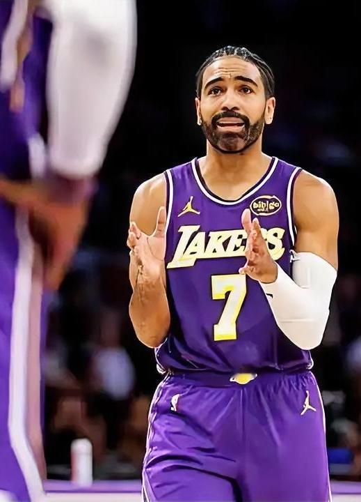 湖人如果要追求字母哥添头一定带上文森特这哥们感觉也就偶尔能崩进一两个三分除