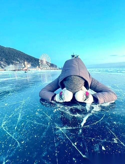 大过年的，7个人，就这么没了。就没了。在贝加尔湖，那个传说中能看到宇宙的地方