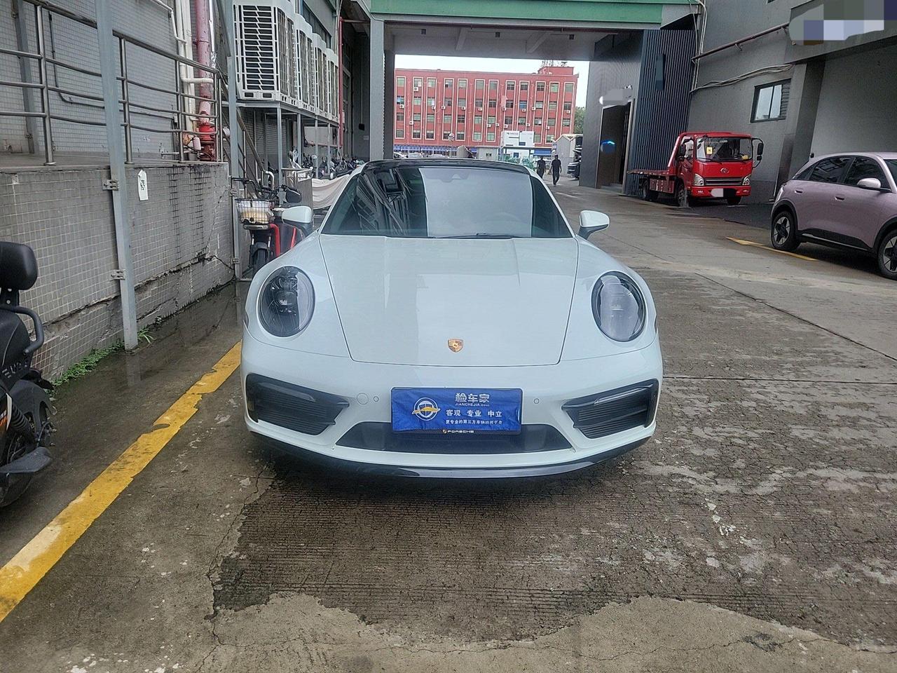 五年时间只开了8千公里，这辆二手车调表了吗？前两天帮粉丝检测了一台保时捷911