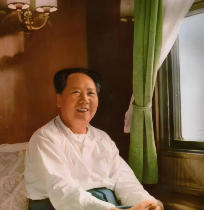 1958年，毛主席坐专车离开上海，返回北京的途中，张治中突然问了毛主席这样一个问