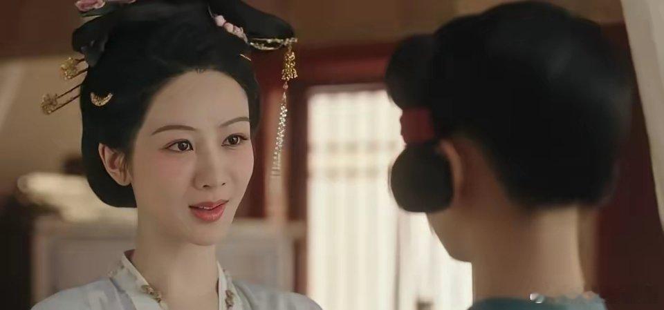 于正拿三年前的旧数据吹《墨雨云间》，说吊打《国色芳华》，结果官方一公布，人家集均
