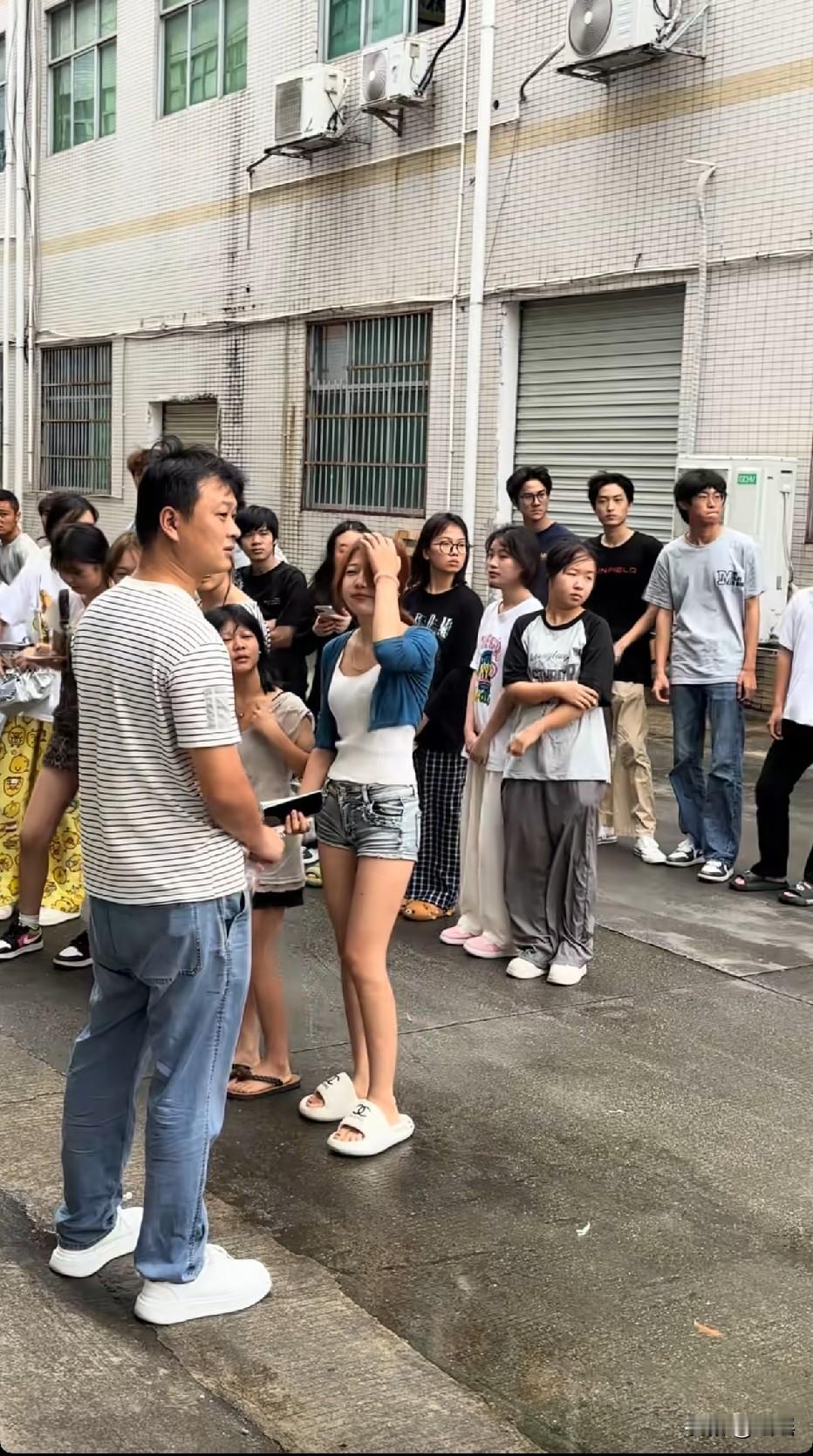 想找个署假工多的地方上班，工资多少无所谓