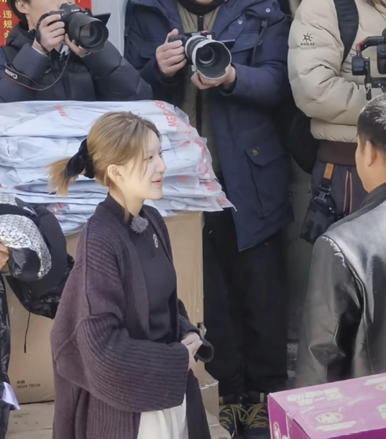 赵露思和银河酷娱闹翻，并不等于和整个娱乐圈闹翻。因为银河酷娱连一个经纪公司都算不
