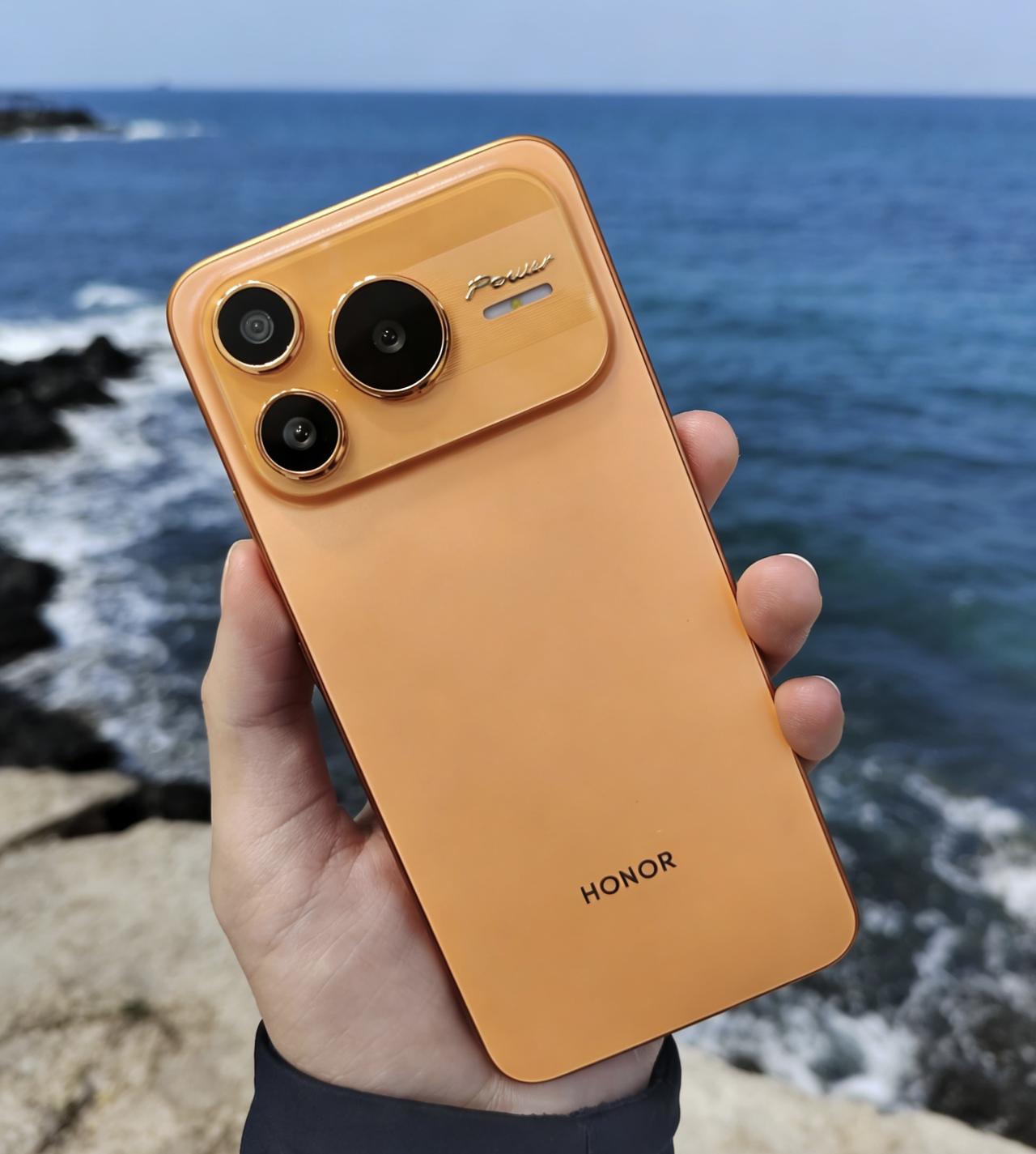 对于荣耀Power2这种手机的出现，基本上可以免除了充电宝了，以前一万多毫安时电