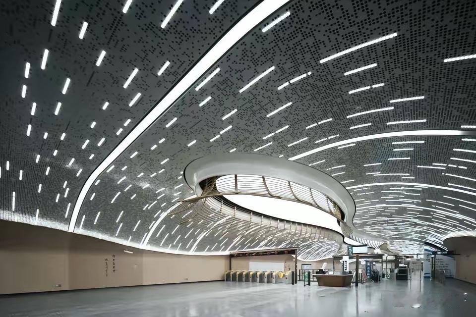 恭喜成都！12月16日，成都地铁将迎来双线同步开通的重要时刻，其轨道交通运营总里