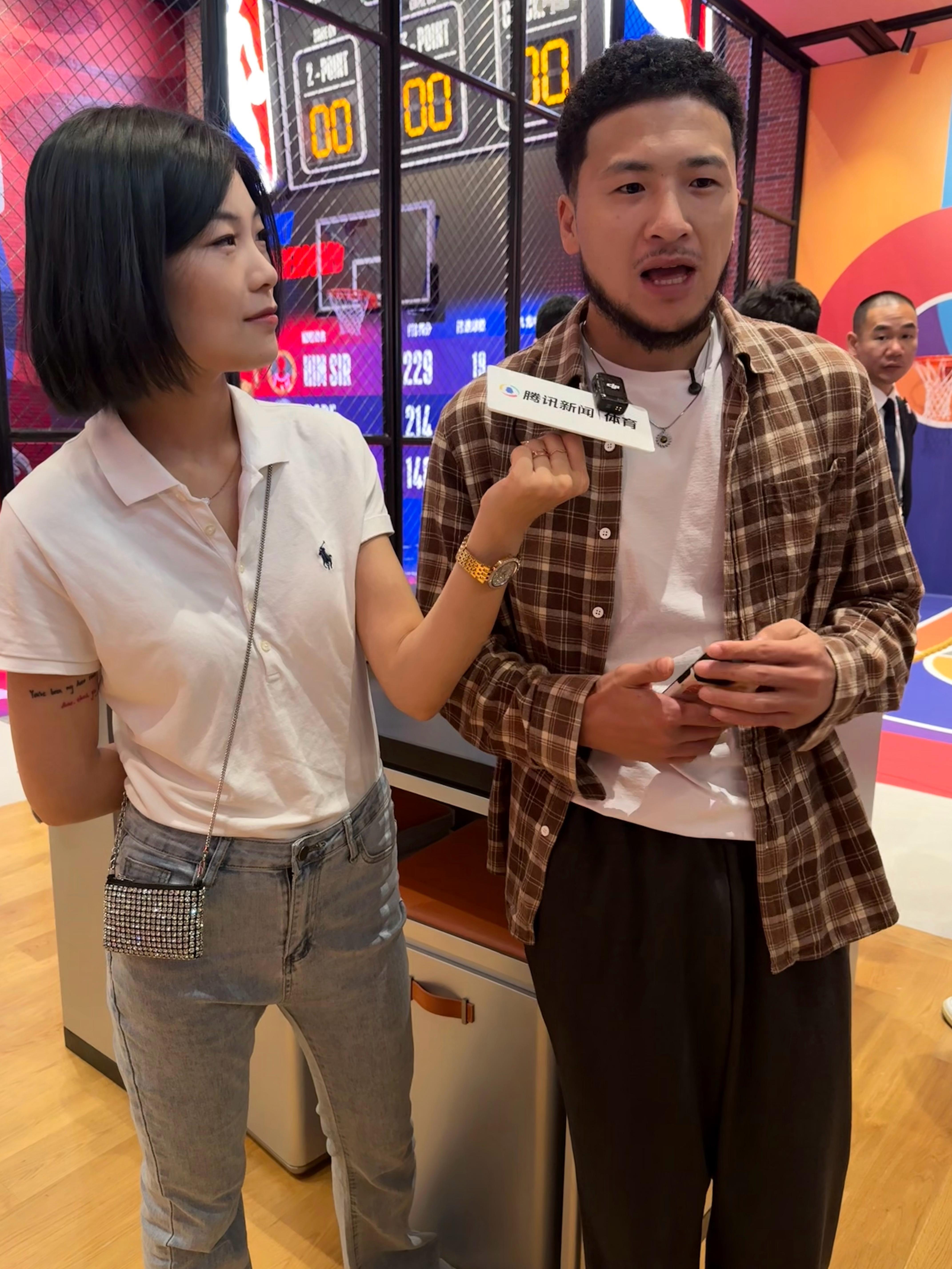 看我采访到了谁！中国布克合影美国布克​​​